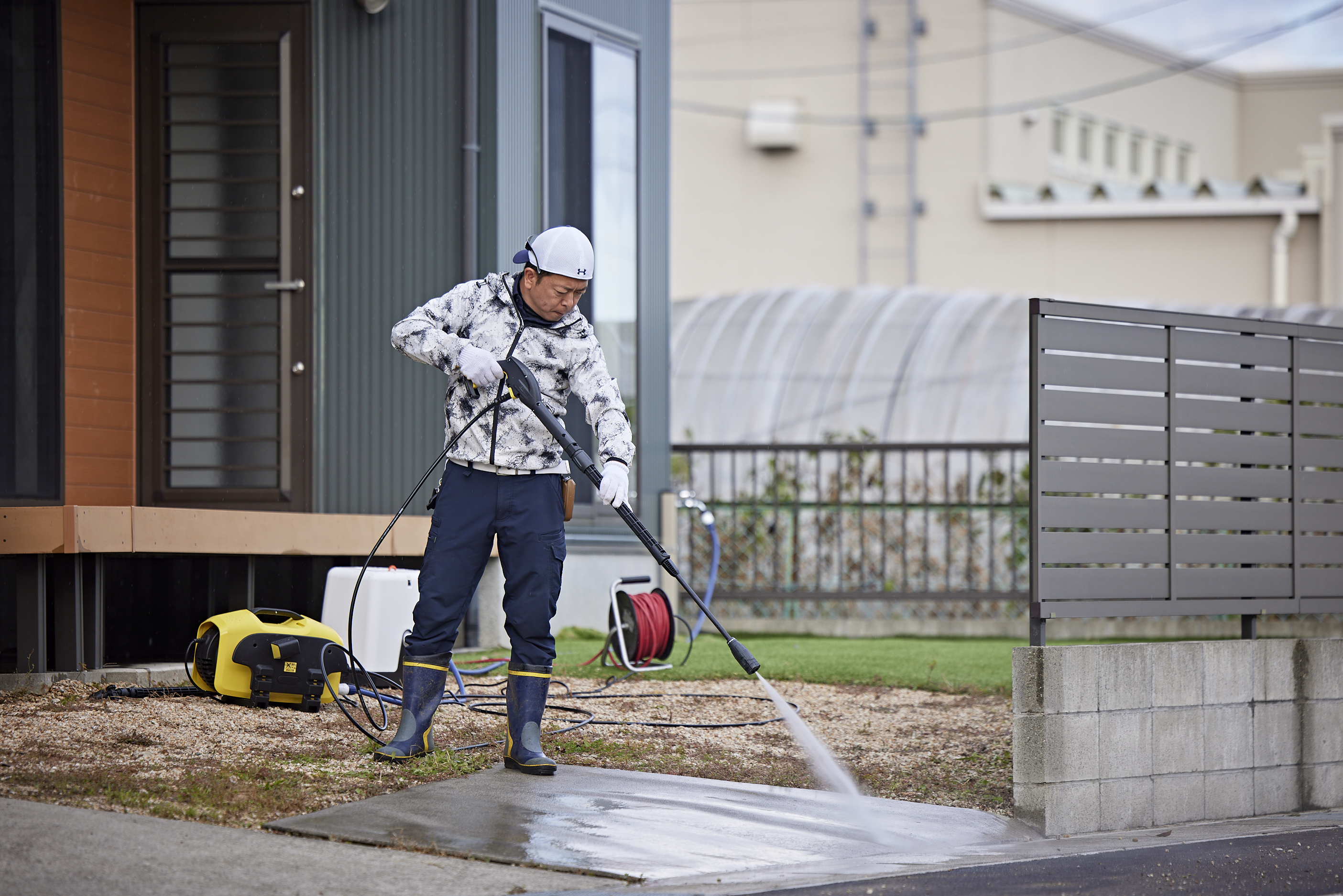 住宅の高圧洗浄作業